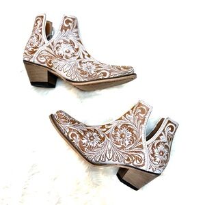 NWT 🌟 Western Hand-Tooled Booties In Ivory